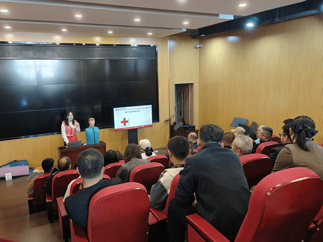 罗庄区红十字会面向公众举办应急救护公益培训班